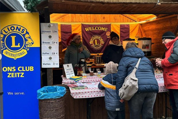 Lions/Rotary Stand auf dem Zeitzer Weihnachtsmarkt