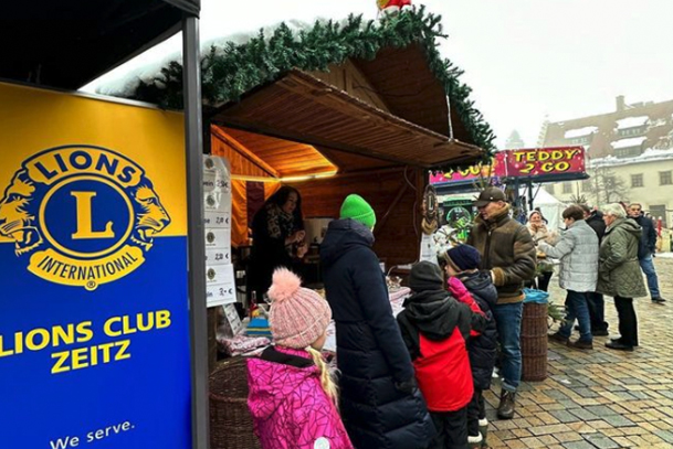 Lions/Rotary Stand auf dem Zeitzer Weihnachtsmarkt